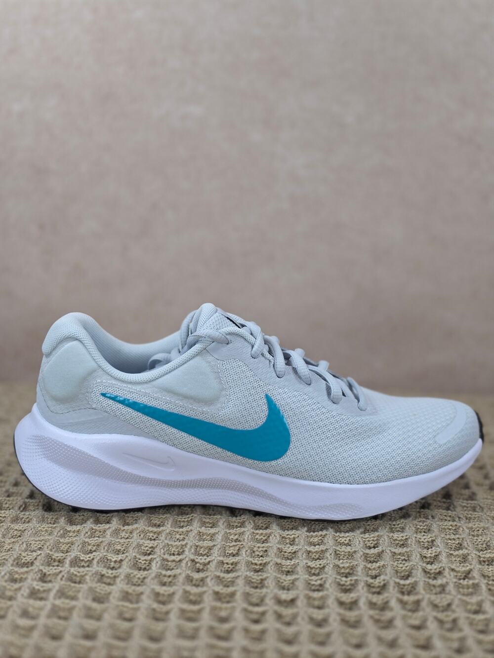 Nike Revolution 7 WMNS FB2208‑008 Women’s 7.5 Pure Platinum Dusty Cactus – New